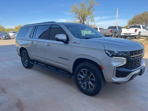 Used 2024 Chevrolet Suburban Z71 w/ Luxury Package image 3