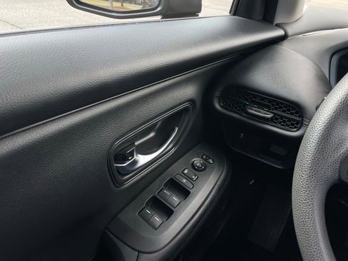 Certified 2025 Honda HR-V LX image 22