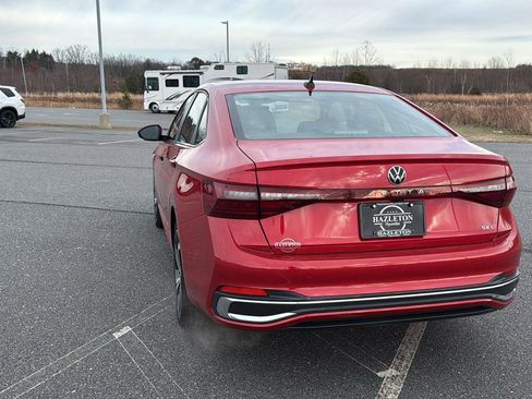 Used 2025 Volkswagen Jetta SEL image 9