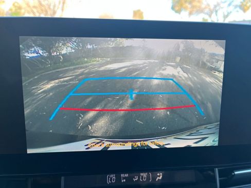 Used 2025 Toyota Sienna XLE image 18