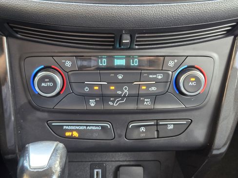 Used 2017 Ford Escape SE w/ Equipment Group 201A FWD image 14