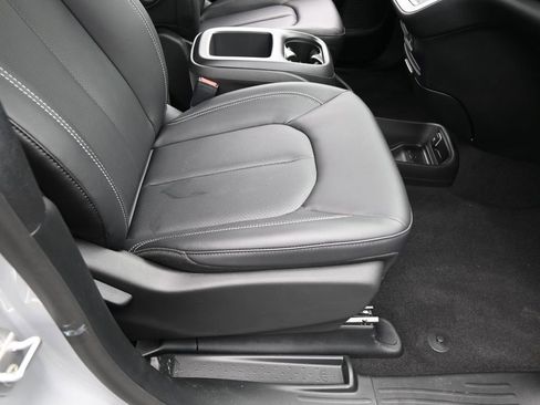 New 2026 Chrysler Pacifica Select image 41