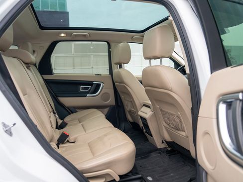 Used 2017 Land Rover Discovery Sport HSE image 23