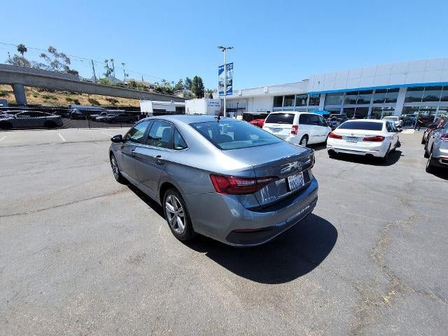 Used 2024 Volkswagen Jetta SE FWD image 6