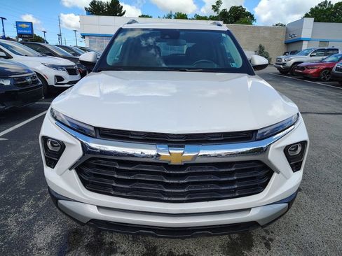 Used 2024 Chevrolet TrailBlazer LT w/ LT Cold Weather Package AWD/4WD image 2