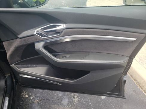 Used 2019 Audi e-tron Prestige w/ Prestige Package image 19