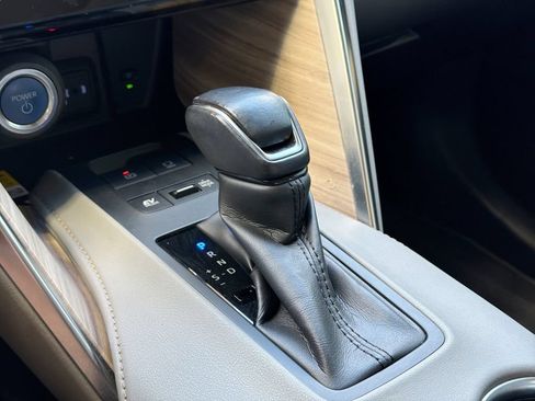 Used 2021 Toyota Venza Limited w/ Advanced Technology Package AWD/4WD image 20