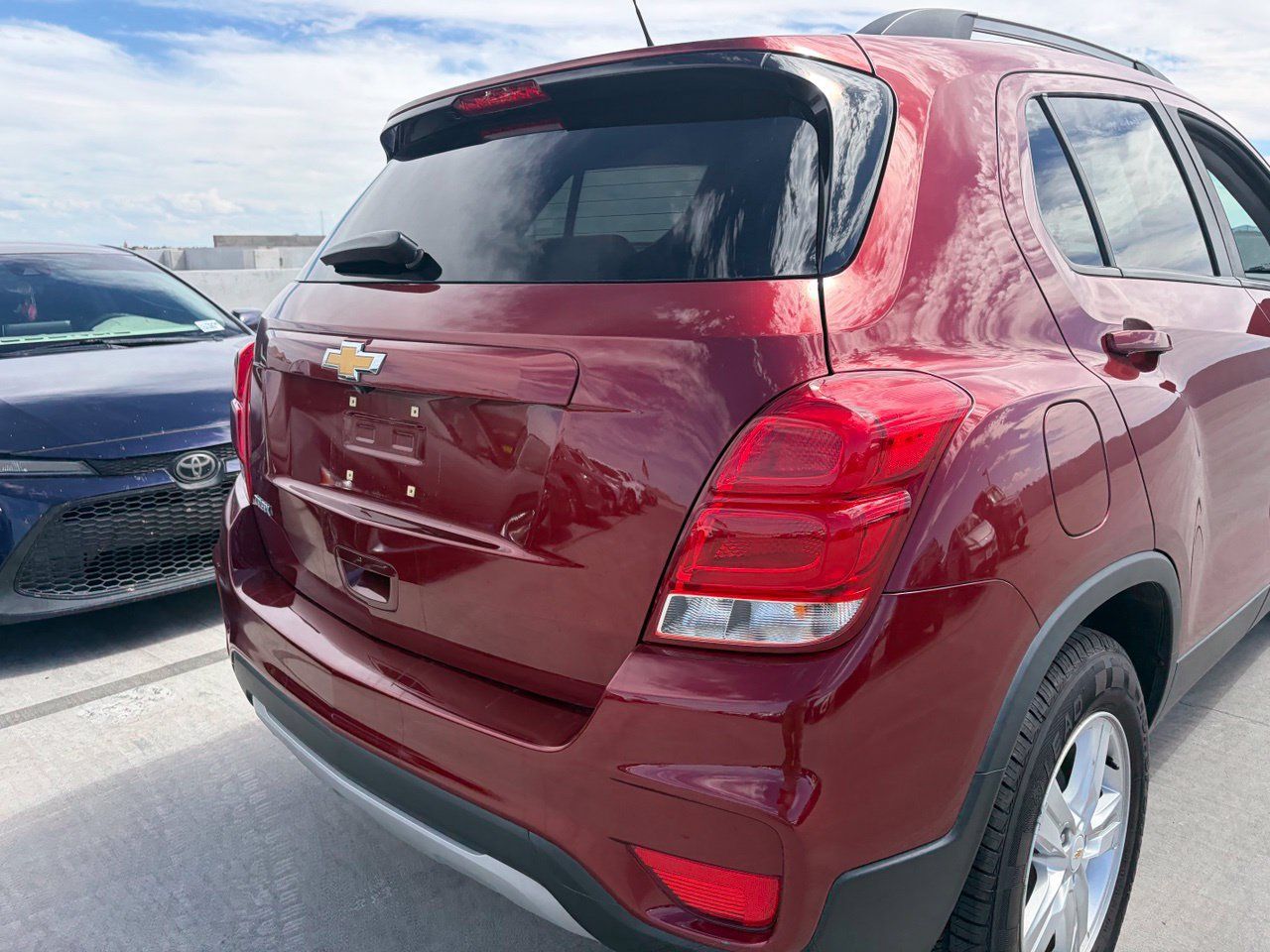 Used 2021 Chevrolet Trax LT w/ LT Convenience Package FWD image 4