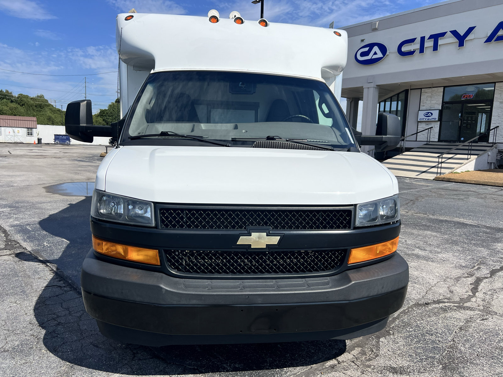 Used 2020 Chevrolet Express 3500 w/ Power Convenience Package RWD image 2