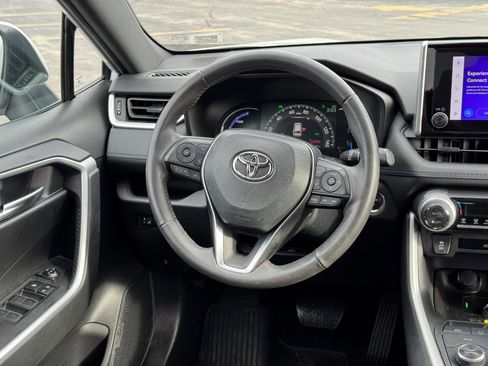 Used 2023 Toyota RAV4 SE image 14