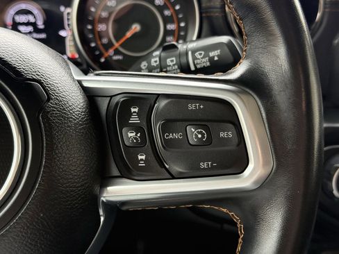 Used 2021 Jeep Wrangler Unlimited Sahara AWD/4WD image 13