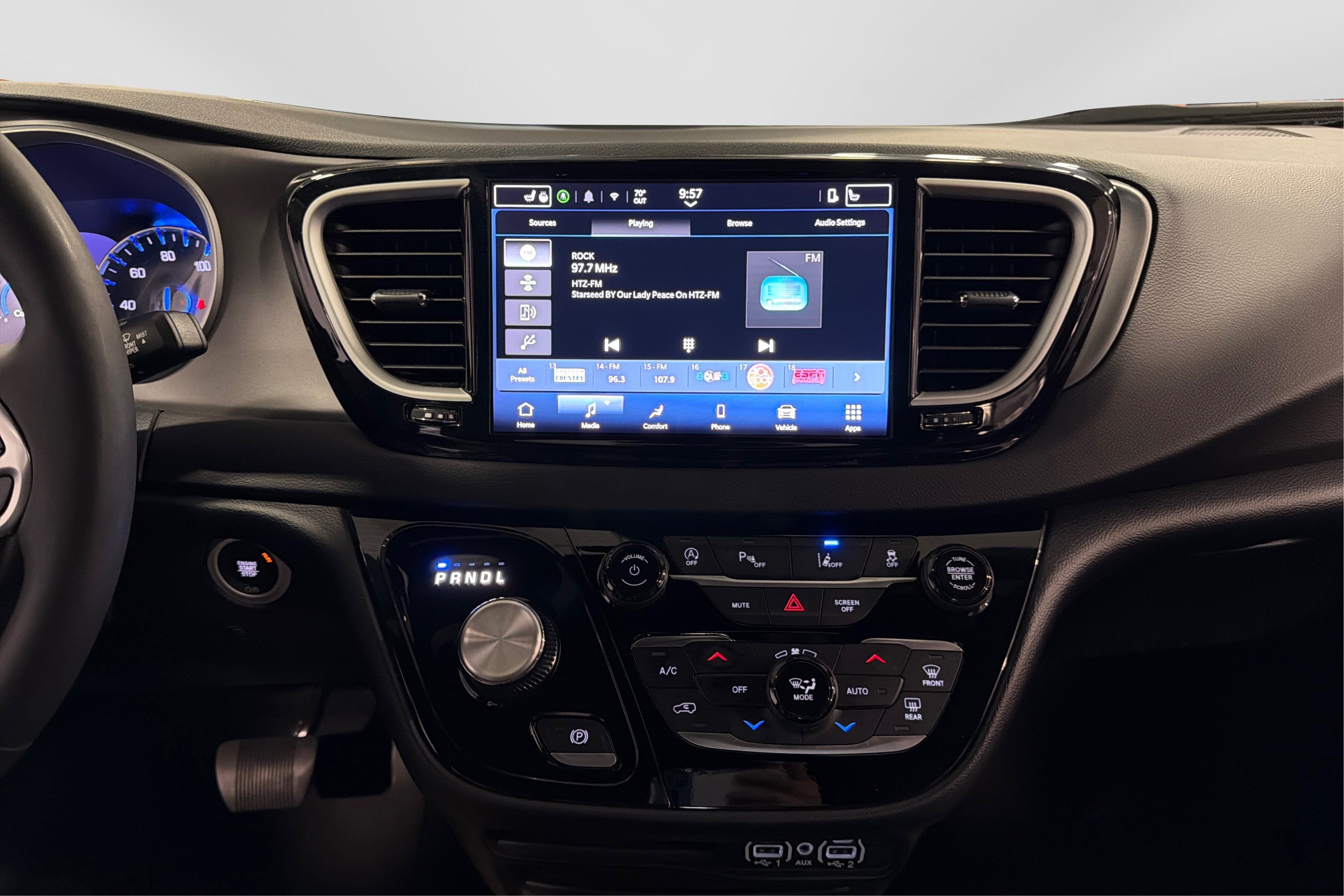 Used 2025 Chrysler Pacifica Select FWD image 28