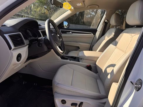 Used 2021 Volkswagen Atlas SE image 35