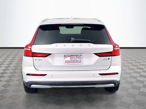 Used 2025 Volvo V60 B5 Cross Country Plus AWD/4WD image 6