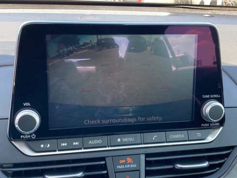 Used 2025 Nissan Altima 2.5 SV image 18