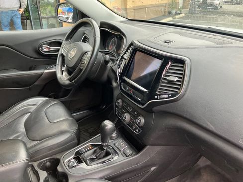 Used 2019 Jeep Cherokee Limited image 20