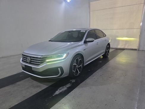 Used 2020 Volkswagen Passat 2.0T R-Line FWD image 1