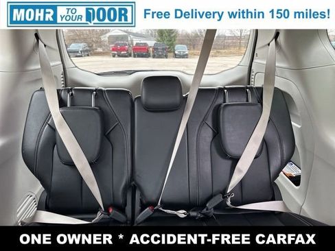 Used 2024 Chrysler Pacifica Touring-L image 31