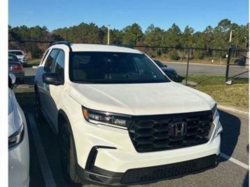 Certified 2025 Honda Pilot Sport image 27