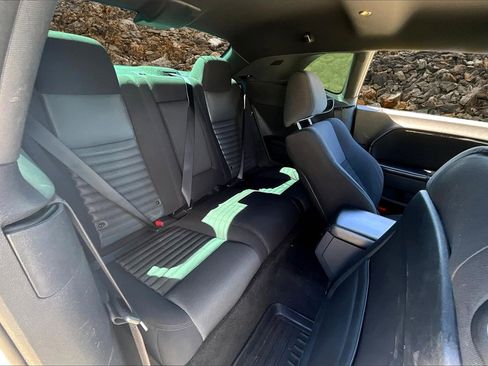Used 2013 Dodge Challenger SXT image 21
