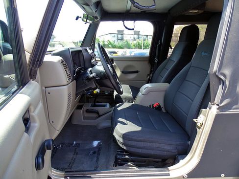 Used 2005 Jeep Wrangler Unlimited AWD/4WD image 26