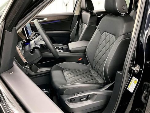 Used 2025 Volkswagen Atlas SEL Premium R-Line image 24