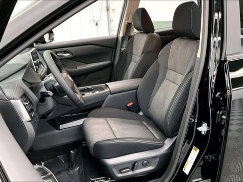 New 2025 Nissan Rogue SV image 10