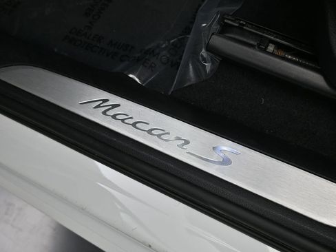 Certified 2023 Porsche Macan S AWD/4WD image 27