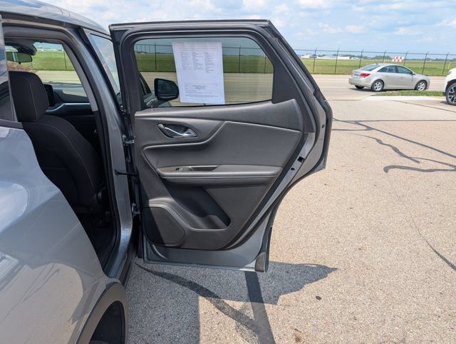 Used 2025 Chevrolet Blazer LT FWD image 7