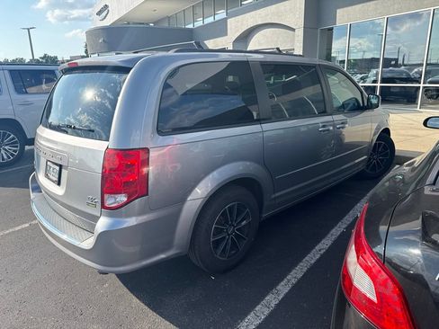 Used 2016 Dodge Grand Caravan R/T FWD image 3
