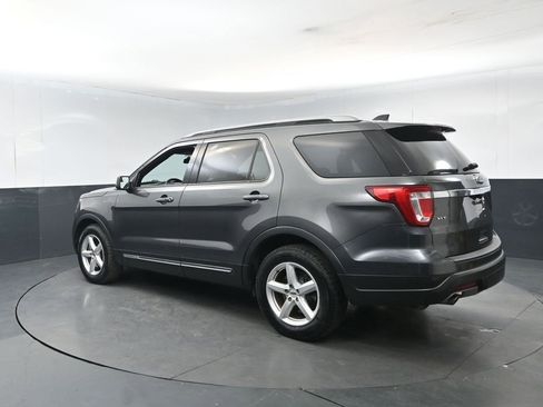 Used 2018 Ford Explorer XLT image 3