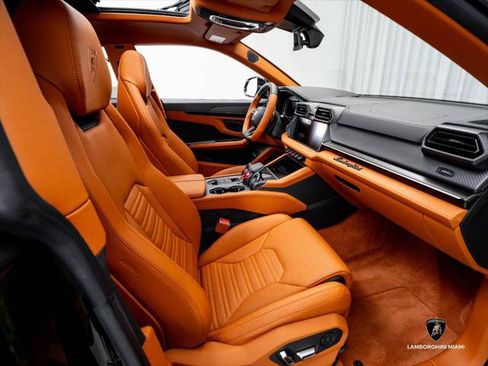 Used 2025 Lamborghini Urus SE AWD/4WD image 42