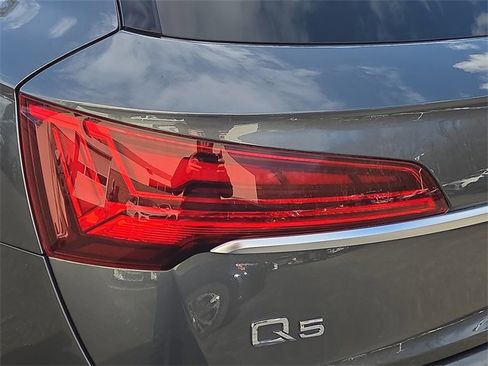 Certified 2023 Audi Q5 2.0T Premium Plus w/ Premium Plus Package image 10