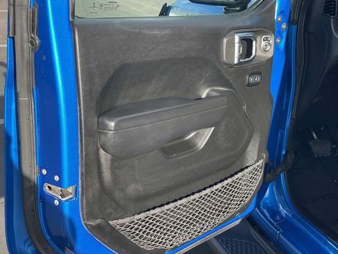 Used 2022 Jeep Gladiator Sport image 21