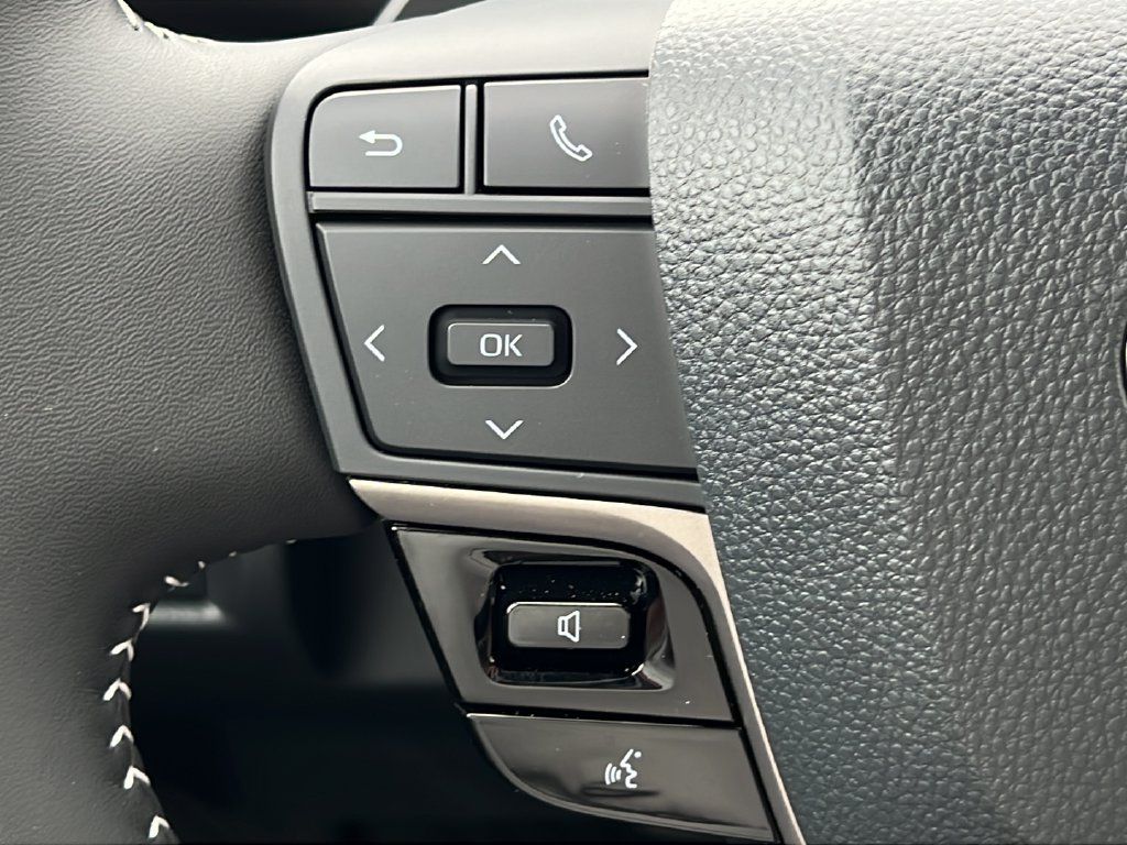 Used 2026 Toyota Camry SE FWD image 18