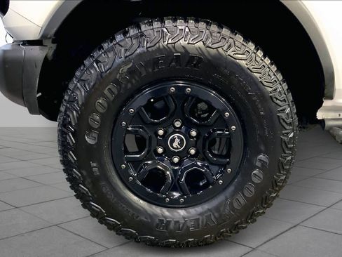 Used 2023 Ford Bronco Wildtrak image 11