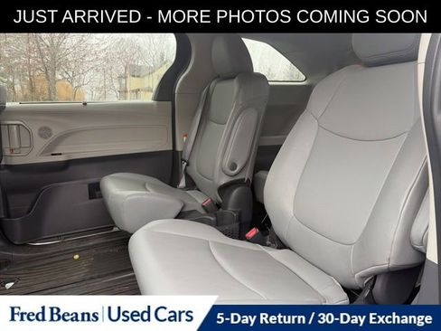 Used 2023 Toyota Sienna XLE image 12