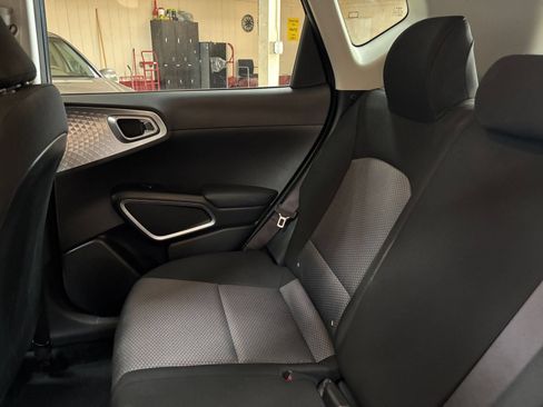 Used 2025 Kia Soul LX w/ LX Technology Package FWD image 32