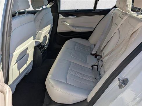 Used 2018 BMW 530e xDrive image 23