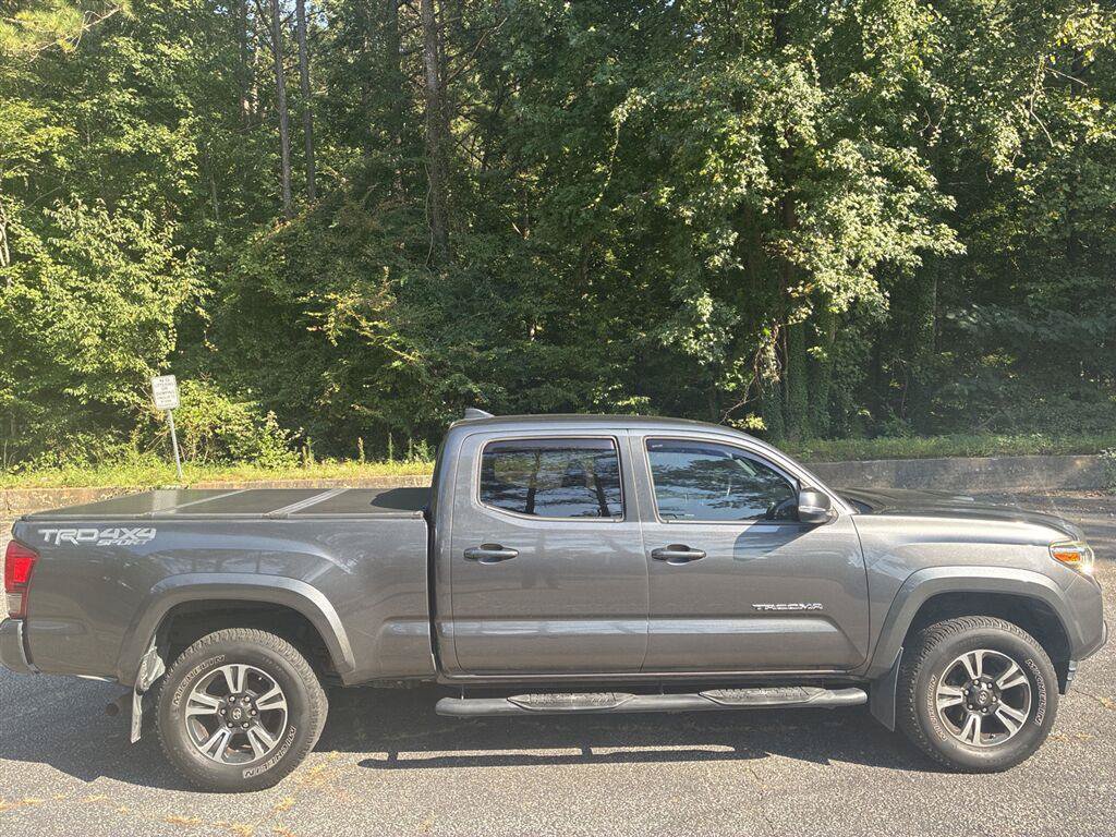 Used 2017 Toyota Tacoma TRD Sport w/ Tow Package AWD/4WD image 2