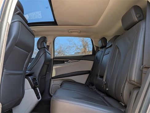 Used 2019 Lincoln Nautilus Select image 26