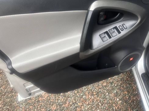 Used 2011 Toyota RAV4 Limited w/ Limited Extra Value Pkg AWD/4WD image 11
