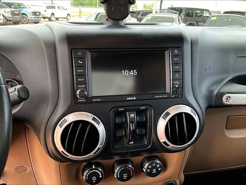 Used 2014 Jeep Wrangler Unlimited Sahara w/ Connectivity Group AWD/4WD image 23