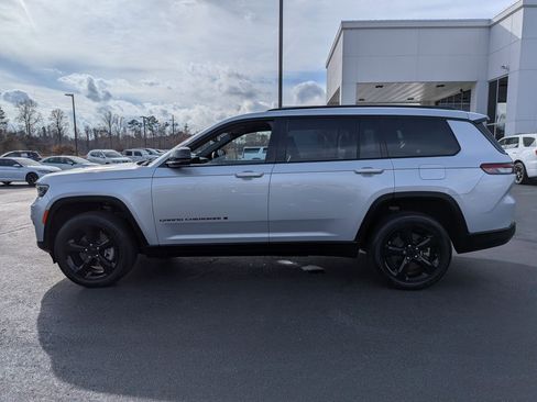 Used 2023 Jeep Grand Cherokee L Laredo image 8