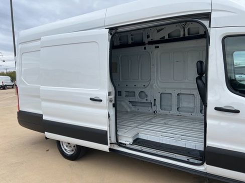 Used 2023 Ford Transit 250 148 High Roof Extended image 18