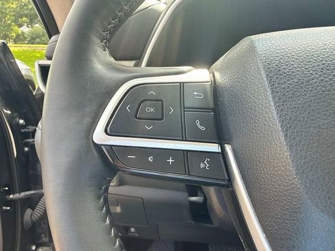 Used 2023 Toyota Highlander XLE FWD image 29