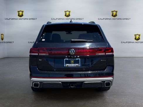 Used 2025 Volkswagen Atlas Peak Edition SE AWD/4WD image 4