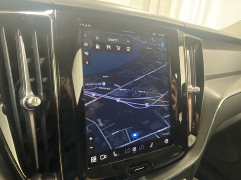 Certified 2025 Volvo XC60 B5 Core image 18