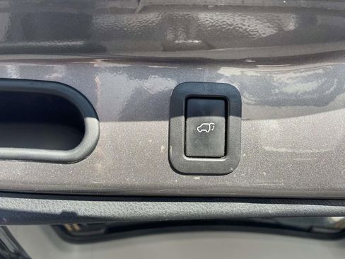 Used 2015 Toyota Highlander LE image 49