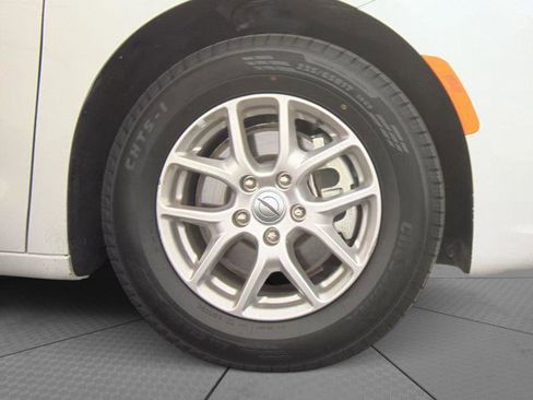 Used 2025 Chrysler Pacifica Select FWD image 6